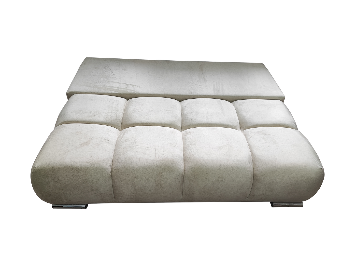 Zdjęcie przedstawiające funkcję spania w małej kanapie rozkładanej Honey Mini. Sofa Honey mini pomimo małych rozmiarów oferuje funkcje spania o powierzchni 150x190 cm