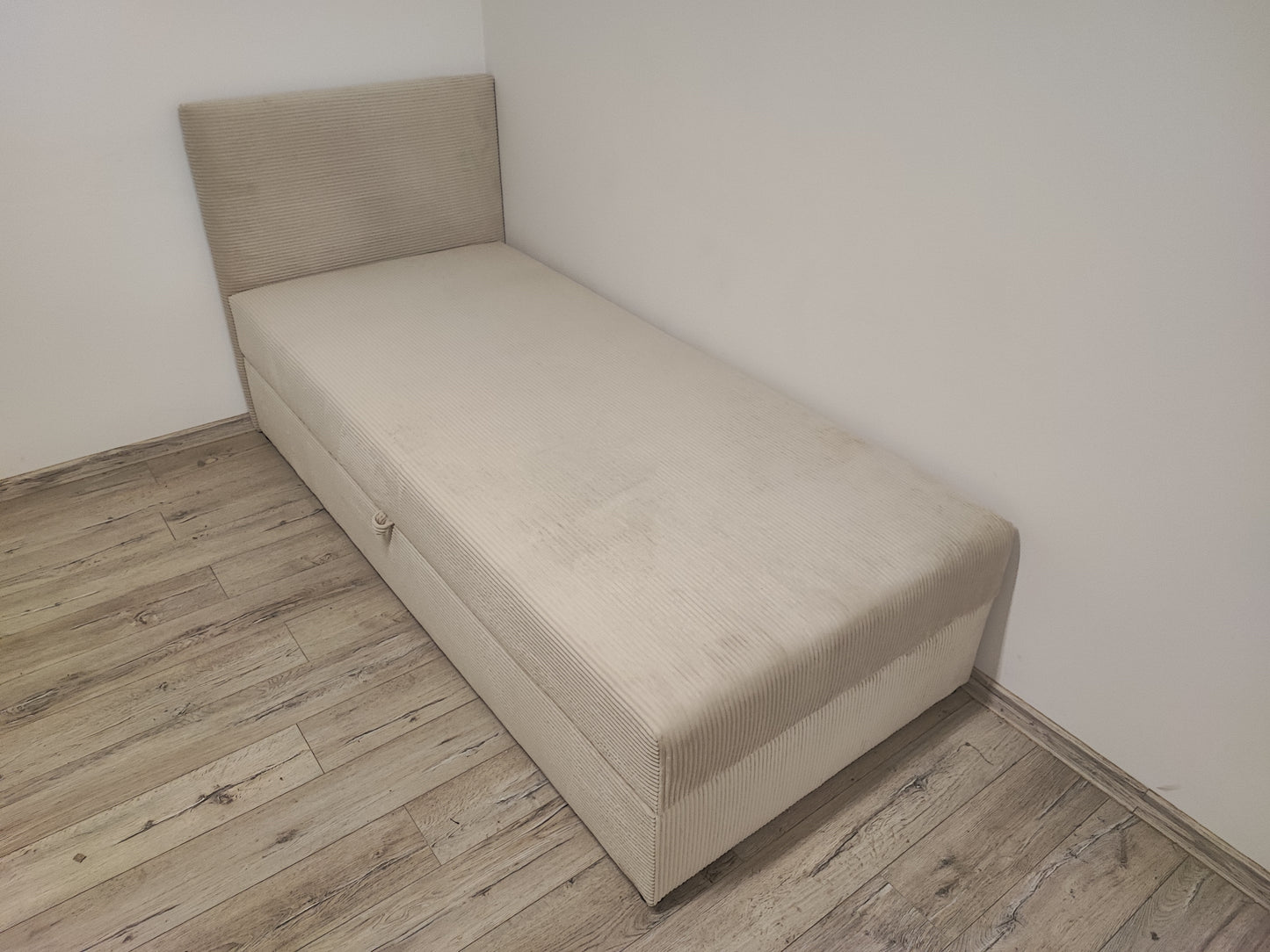 Tapicerowane pojedyncze łóżko 90x200 pojemnik sprężyny bonell sztruks beż