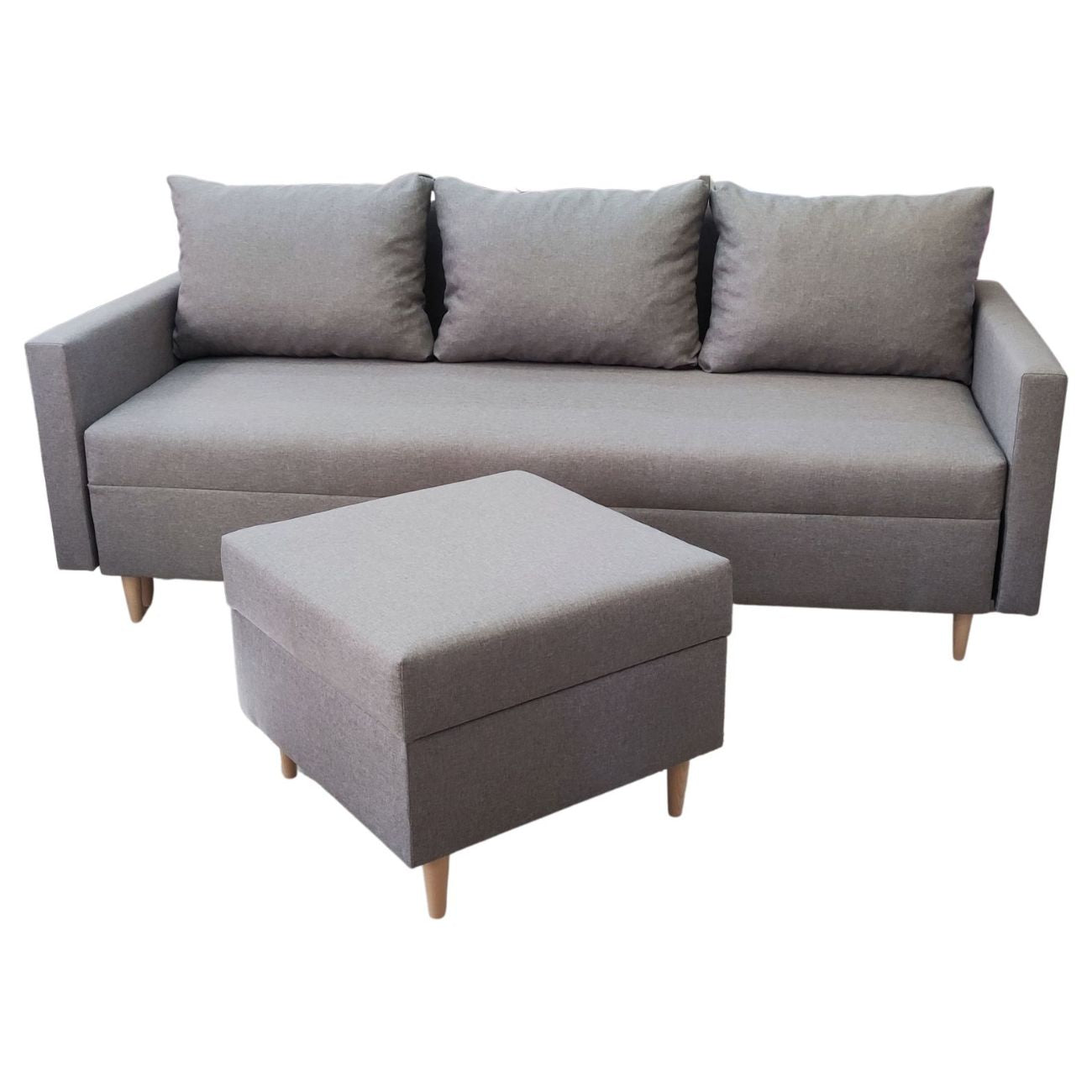 sofa + pufa w skandynawskim stylu Wysokie nóżki w kolorze naturalnego drewna oraz niezwykle wytrzymała tkanina w szarym odcieniu sprawi, że kanapa z łatwością wkomponuje się do każdego pomieszczenia. OKAZYJNA CENA, PROMOCJA TYLKO W DMSM . TANIEJ NIZ AGATA MEBLE