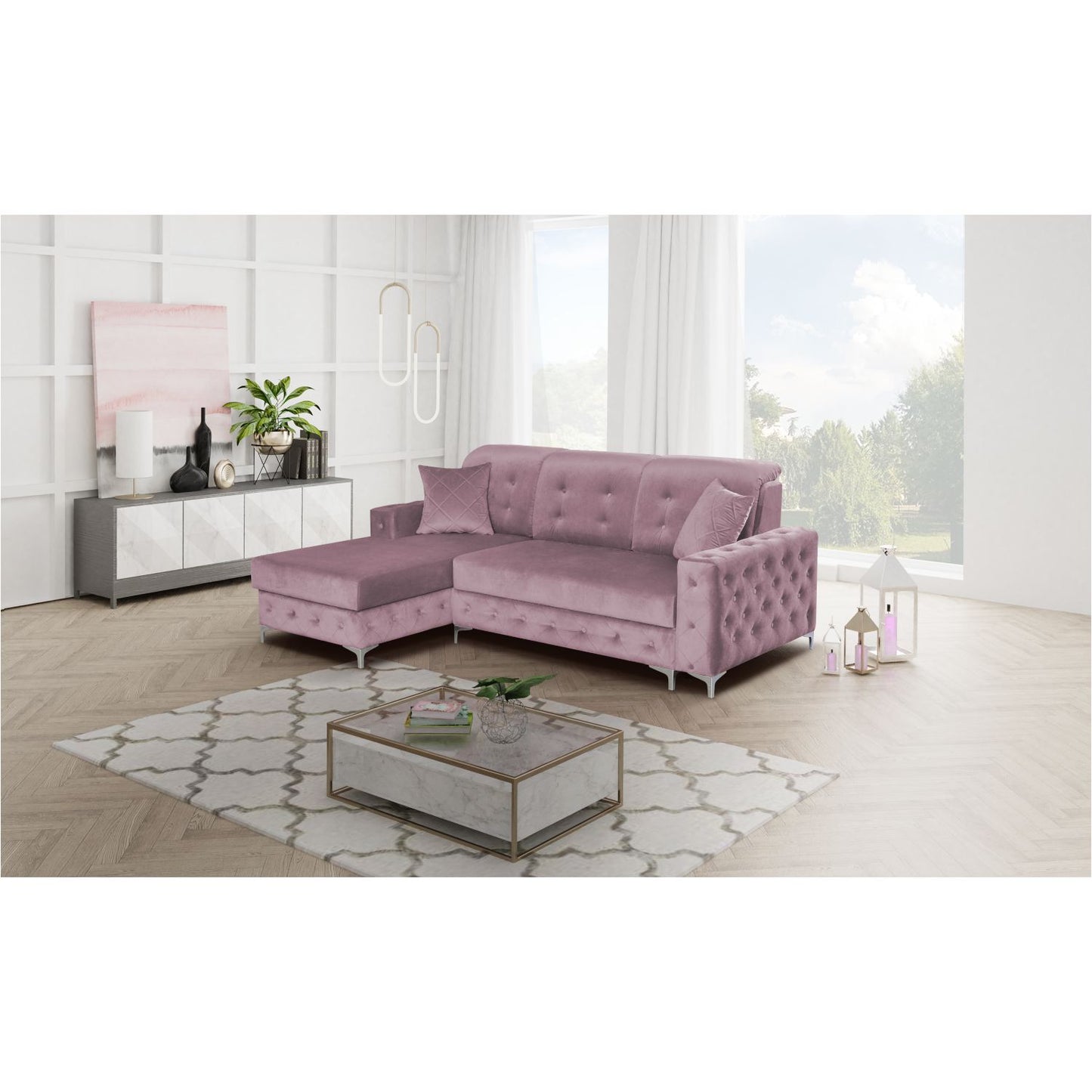 Narożnik VIKI MINI elegancki w stylu glamour przedstawiony w jasnym przestrzennym pomieszczeniu prezentuje się rewelacyjnie.