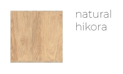 Kolorystyka natural hikora to nowoczesny, jasny odcień ze strukturą drewna.