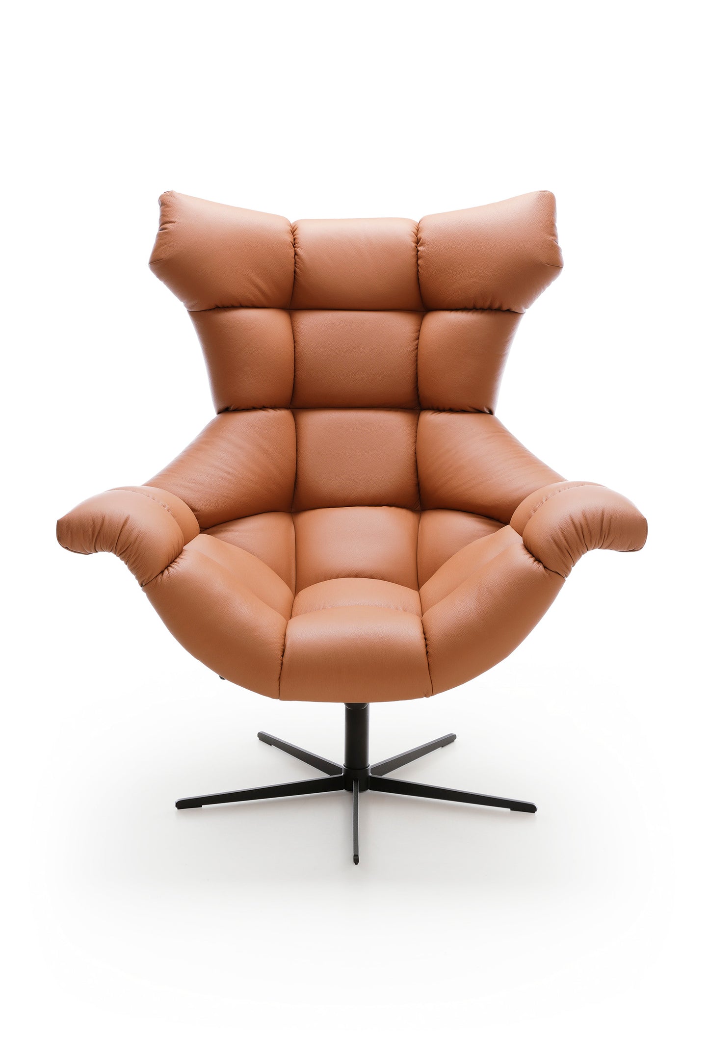 Zdjęcie przedstawiające nowoczesny fotel skórzany Sensi z czarną metalową nogą. Skóra z metalem to wysokiej jakości materiały, które pozwolą skorzystać z fotela Sensi przez wiele lat.