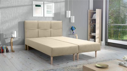 Zdjęcie przedstawiające przykładową aranżacje łóżka tapicerowanego z materacem do sypialni. Tanie łóżko podwójne Freya 140x200 dostępne w niskiej cenie na dmsm.pl taniej niż łóżko tapicerowane z materacem IKEA Agata Meble Bodzio Meble Jysk