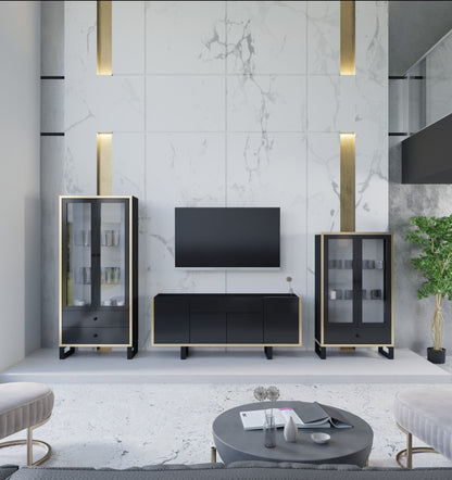 Przykładowa aranżacja z zastosowaniem czarnej witryny z 2 szufladami loft metal Bonn ukazuje elegancję, której dodają meble z tego systemu. Idealnie wkomponowują się w nowoczesne, jasne pomieszczenia. Dodają wrażenia luksusu oraz wpływają na oryginalność aranżacji.