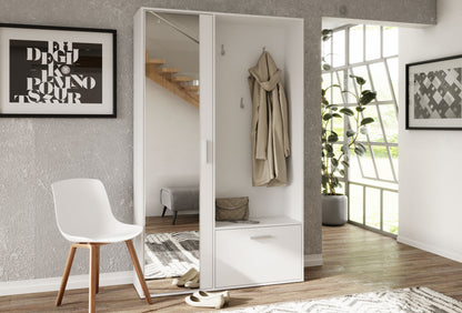 Przykładowa aranżacja z wykorzystaniem białej garderoby do przedpokoju z lustrem PALERMO w nowoczesnym, jasnym pomieszczeniu.