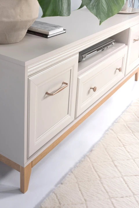 Szeroka szafka RTV Buckingham 179 cm komoda pod TV kaszmir dębowe nóżki