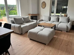Zestaw wypoczynkowy do salonu Honey Kanapa rozkładana + Sofa "Dwójka" + Duża pufa Jasny szary Boucle