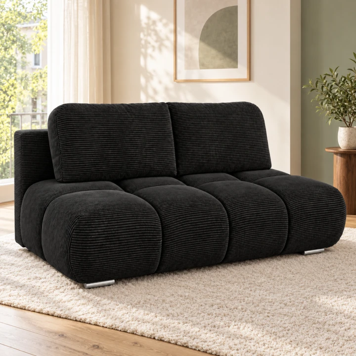Czarna sofa sztruksowa w skandynawskim salonie.png