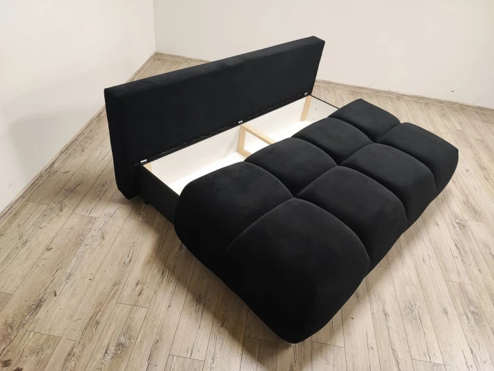 Na zdjęciu przedstawiono Czarna Kanapa sofa rozkładana z funkcją spania Honey Mini sprężyny pojemnik