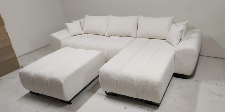 DUŻA PUFA TAPICEROWANA RAGNAR DO SALONU SPRĘŻYNY FALISTE