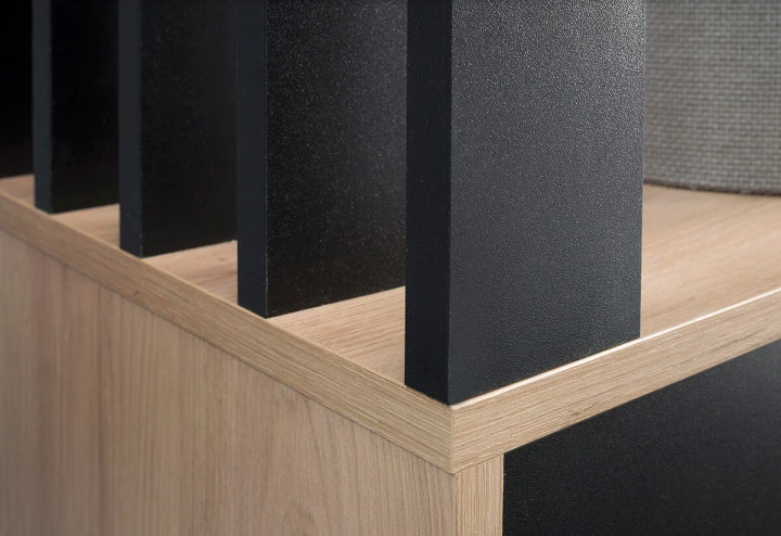 GARDEROBA DO PRZEDPOKOJU Z LUSTREM HAGA LOFT PÓŁKI