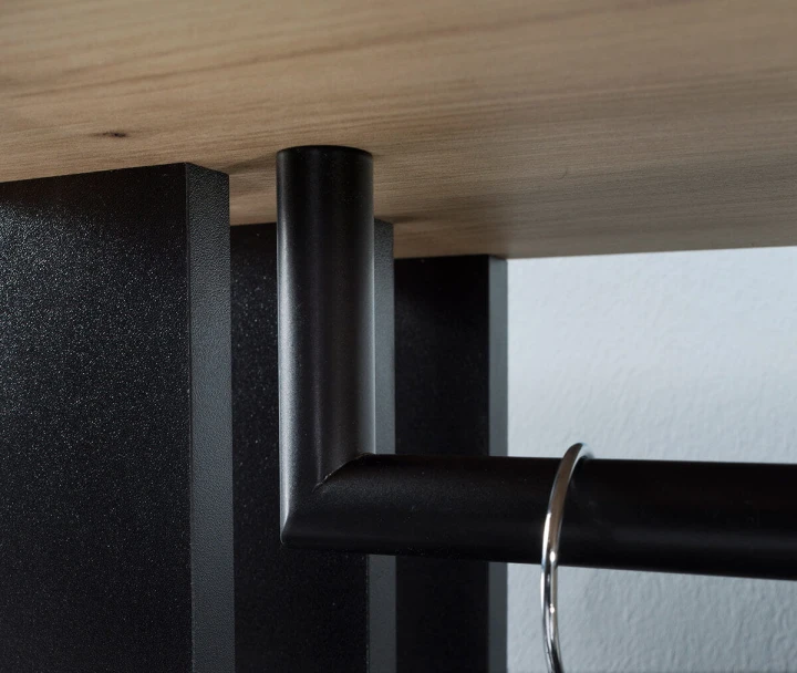 GARDEROBA DO PRZEDPOKOJU Z LUSTREM HAGA LOFT PÓŁKI