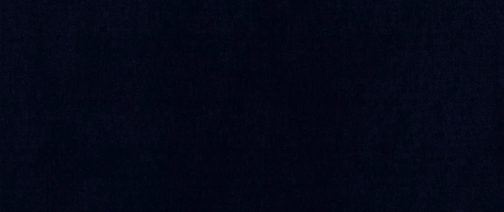 GRANATOWY NAROŻNIK DO SALONU ROZKŁADANY FUNKCJA SPANIA HONEY L + DUŻA PUFA